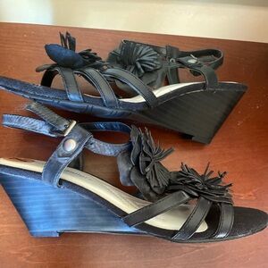 NWOT Black leather sandal. Size 7 by Andrew Geller.  Two pretty leather rosettes